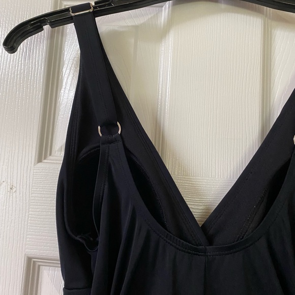 Jantzen Women's Solid Black Surplice One Piece Ruched Swimsuit Size 6 - Picture 10 of 14
